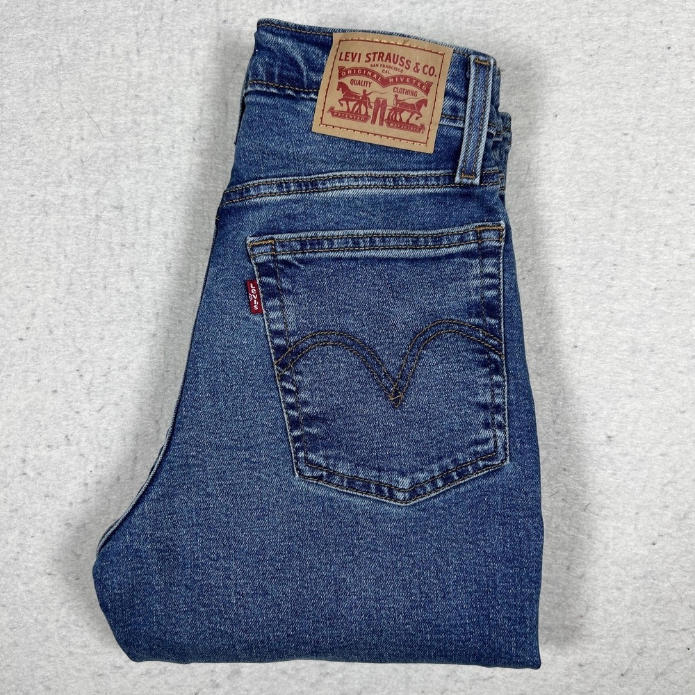 Levi's Women's Straight Leg Jeans - Medium Blue Wash
